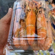 ปลาแซลมอนเสียบไม้ ตลาดเดินเล่น เทอดไท 33