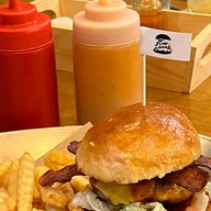 FIVE Loaves Burgers: Phuket Town