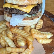 FIVE Loaves Burgers: Phuket Town