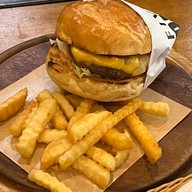 FIVE Loaves Burgers: Phuket Town