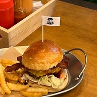 เมนูของร้าน FIVE Loaves Burgers: Phuket Town