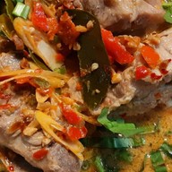 ไก่สามเกลอ+ลูกชิ้นปลาระเบิดเศรษฐีเรือทอง ตลาดนัดเอราวัณ ตลาดนัดเอราวัณ