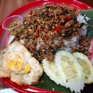 เล้งเลียบด่วน กะเพราถาด (ตลาดเลียบด่วน)