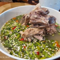 เล้งเลียบด่วน กะเพราถาด (ตลาดเลียบด่วน)