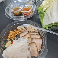 เมี่ยงดง! 명동 (ไม่แซ่บให้ตี!) หมูสามชั้นและหมูยอ