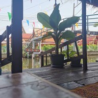 บรรยากาศ ก๋วยเตี๋ยวเรือ ร้าน ณ อยุธยา ริมคลองบางระมาด