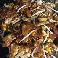 ผัดไทยไฟท์เตอร์ ผัดไทเส้นจันท์ หอยทอดแป้งกรอบ 3 รส