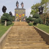 อนุสาวรีย์นายดอกนายทองแก้ว อ่างทอง