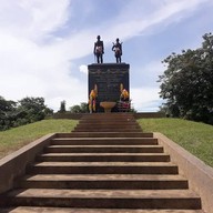 อนุสาวรีย์นายดอกนายทองแก้ว อ่างทอง