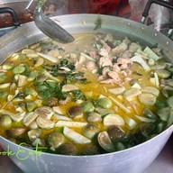 ร้านขนมจีนแม่จันทร์แพร่งนรา