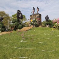 อนุสาวรีย์นายดอกนายทองแก้ว อ่างทอง