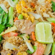 ร้านข้าวขาหมูน้องภูมิ