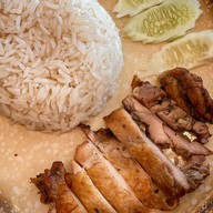 เมนูของร้าน ข้าวมันไก่ ข้าวขาหมู  coffee by แซ่คุ้ม สาขาเจ้าคุณวิลล่า