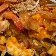 ผัดไทยไฟท์เตอร์ ผัดไทเส้นจันท์ หอยทอดแป้งกรอบ 3 รส