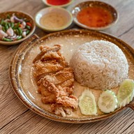เมนูของร้าน ข้าวมันไก่ ข้าวขาหมู  coffee by แซ่คุ้ม สาขาเจ้าคุณวิลล่า