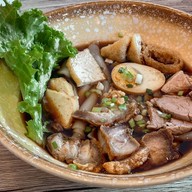 เมนูของร้าน ข้าวมันไก่ ข้าวขาหมู  coffee by แซ่คุ้ม สาขาเจ้าคุณวิลล่า