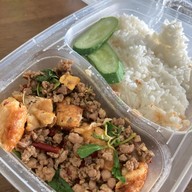 กะเพราพริกแห้ง สะพานพระนั่งเกล้า