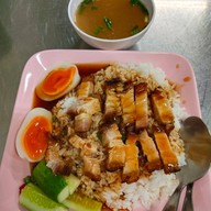 เมนูของร้าน หมูกรอบ อพอลโล  ถนนสุขุมวิท ชลบุรี