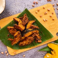 กล้วยทอด ตัวกอ