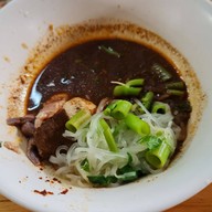 เมนูของร้าน ก๋วยเตี๋ยวเรือบางกร่างลุงต๋อย