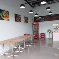 บรรยากาศ กะเพราริช มิตรมาเก็ต