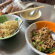 บะหมี่โกล้าน