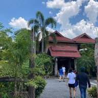 ร้านอาหารใต้บ้านเรา