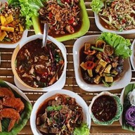 ส้มตำ ยำ แซบๆ ร้านรอบดึก เปิดแค่กลางคืน เครื่องดื่ม ชานม -