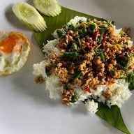 กะเพราหน้าค่าย