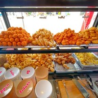 ของทอดยอดอร่อย หลังอาชีวะ สุพรรณบุรี