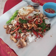 กระเพราถาด คอนหวันแง๊ะ ฟรีไข่ดาว สาขา8