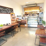 Kahnom cake cafe ขนมเค้ก คาเฟ่ &แม็คโคร