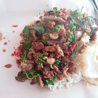 กระเพราถาด คอนหวันแง๊ะ ฟรีไข่ดาว สาขา8