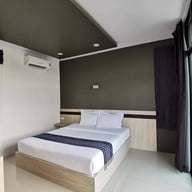 มีสุข พูลวิลเลจ