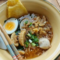 เมนูของร้าน เตี๋ยวต้มยำตำลึงหรอยแสบวาน