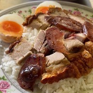 เมนูของร้าน ข้าวหมูแดงหมูกรอบ ศรีวัช เชิญชิม