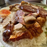 เมนูของร้าน ข้าวหมูแดงหมูกรอบ ศรีวัช เชิญชิม