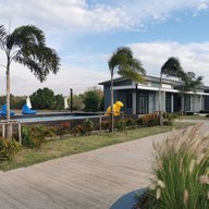 มีสุข พูลวิลเลจ