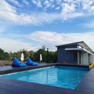 มีสุข พูลวิลเลจ