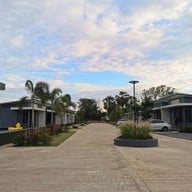 มีสุข พูลวิลเลจ