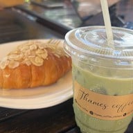 Thames coffee เลียบหาดจอมเทียน