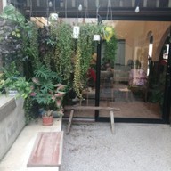 บรรยากาศ Must Cha Cafe