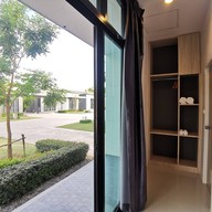 มีสุข พูลวิลเลจ