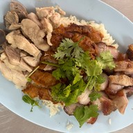 เมนูของร้าน ป้าเล็กข้าวมันไก่ ท่าดินแดง