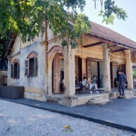 หน้าร้าน 76A The Club