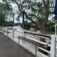 ก๋วยเตี๋ยวเจ๊น้องริมน้ำท่าเรือจ้าง ซ.ท่าเรือจ้าง