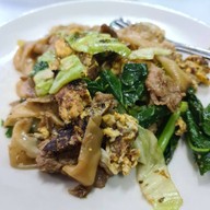 ราดหน้ายอดอร่อย เฮียจำเนียร