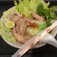 ก๋วยเตี๋ยวไก่รักษ์กัญ&ไอติม