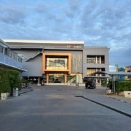 โรงแรมโฟทูซีเดอะชิคโฮเต็ล