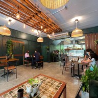 Earth House | Restaurant & Wine Bar กรุงเทพมหานคร